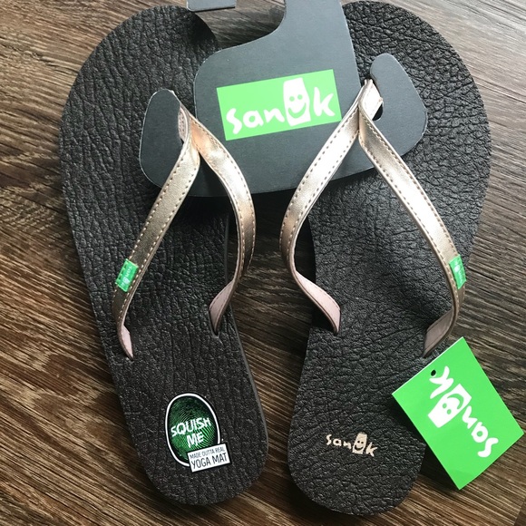 Sanuk Shoes - NEW Rose Gold Sanuk Flip Flops